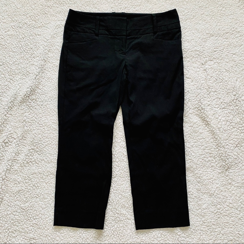 Women’s straight leg black Capri size 6
